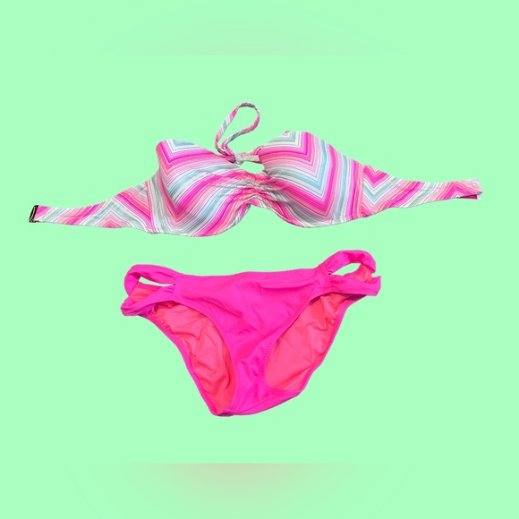 Victoria Secret 36D pink bikini - Picture 2 of 5